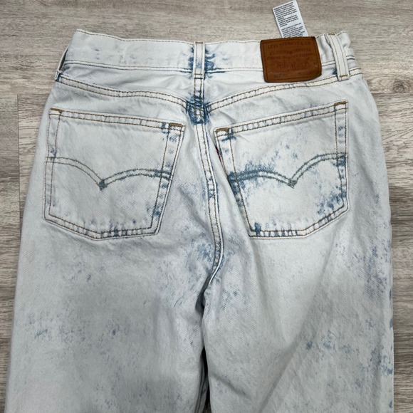 Levi's Premium Mom Jeans High Rise‎ Tapered Leg Light Wash Denim W26 L31 - Picture 6 of 13